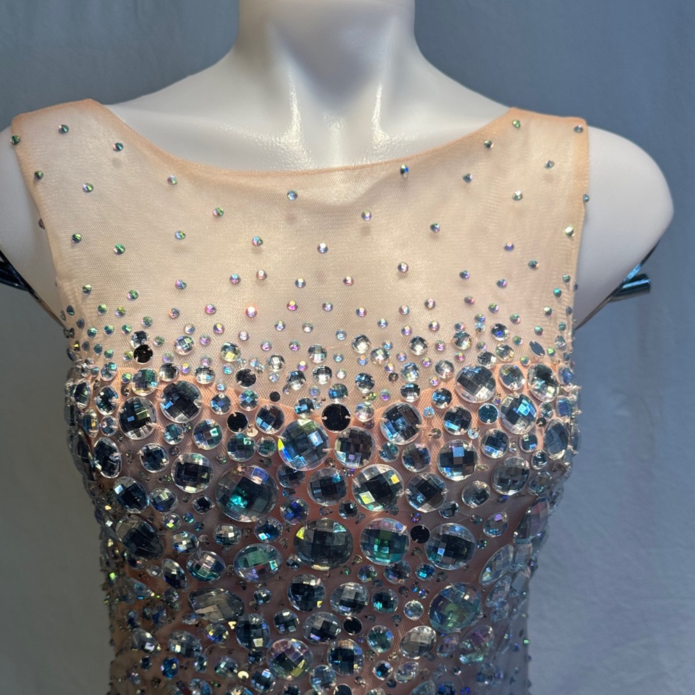 Stunning Sequined High-Low Dress - Picture 3 of 15